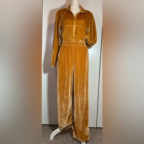 Fabletics Gold Velvet Jumpsuit Long Sleeves and Elastic Waist Women’s Size M - Picture 2 of 9